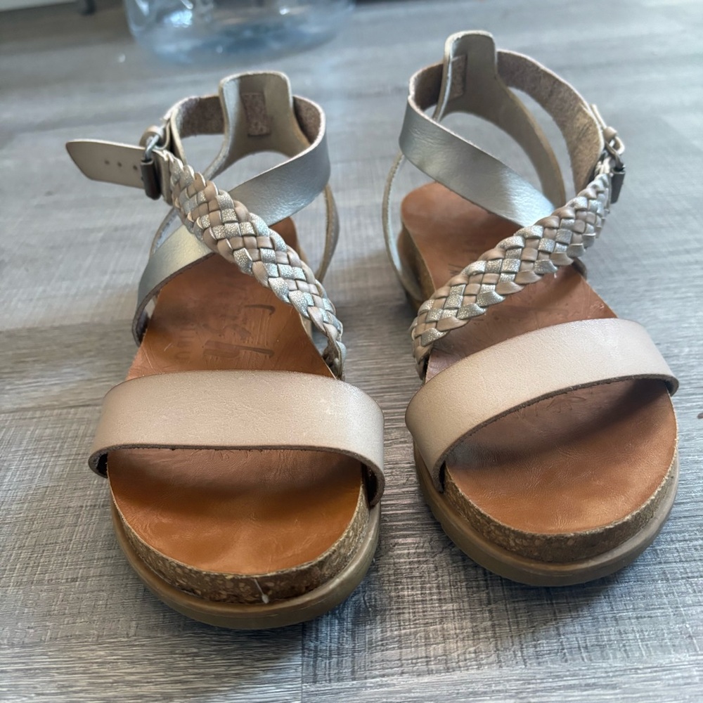 The Fern sandal by Blowfish Malibu . Size 7 
Lightly worn